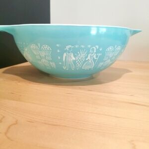 Pyrex Cinderella Amish Butterprint size 444